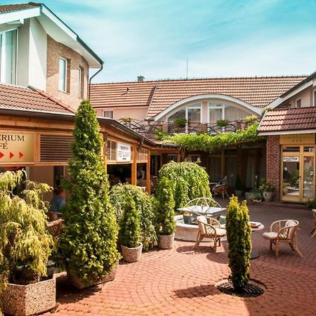 Hotel Banderium Komárno Exterior foto